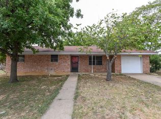 121 Comanche St, Stephenville, TX 76401