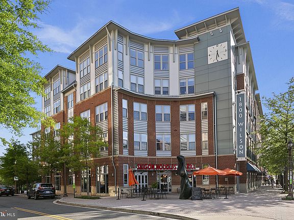 3rd image of 1800 Wilson Blvd Unit 348