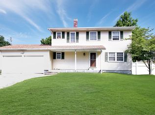 23 Coleridge Rd, Holbrook, NY 11741