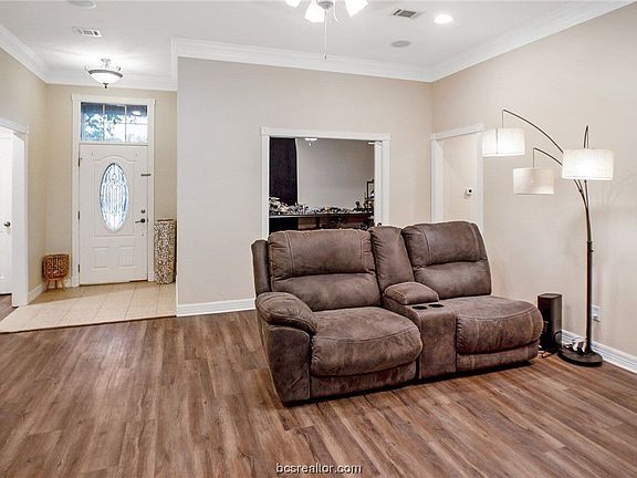 3rd image of 8425 Lauren Dr