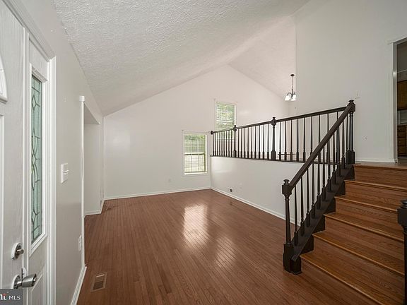 2nd image of 39 Larkwood Ct
