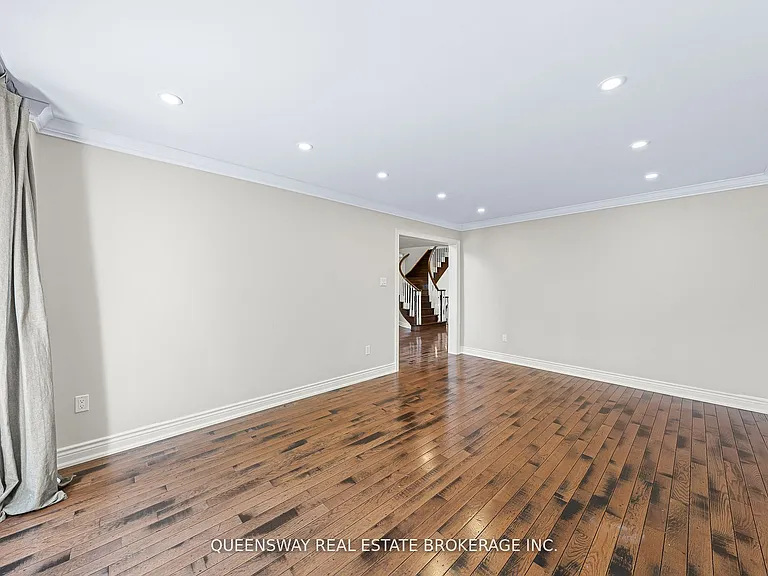 619 Culler Mews — Photo 36