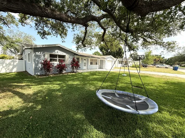1139 Fay Ave, Largo, FL 33771