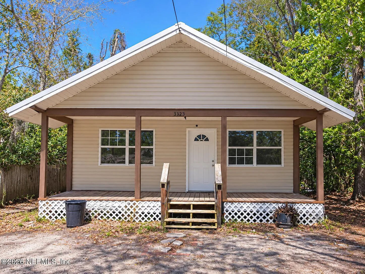 3 bed, 1.0 bath, 1056 sqft, $950 — Photo 1