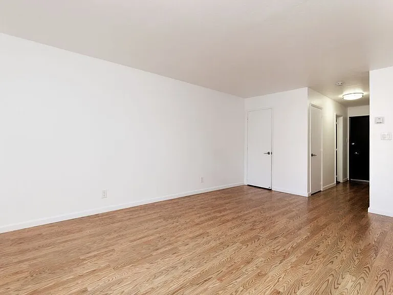 370 Staten Avenue — Photo 5