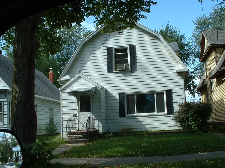 914 Butler St — Photo 1