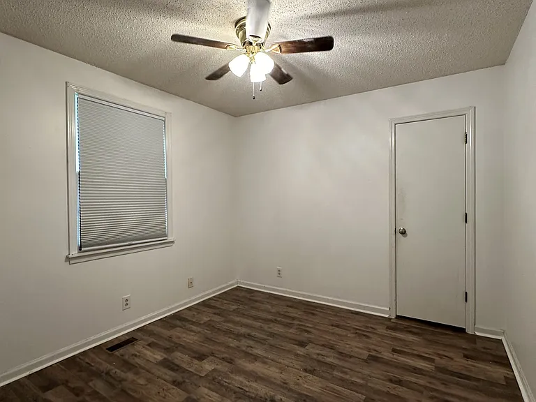 587 Anita Dr — Photo 4