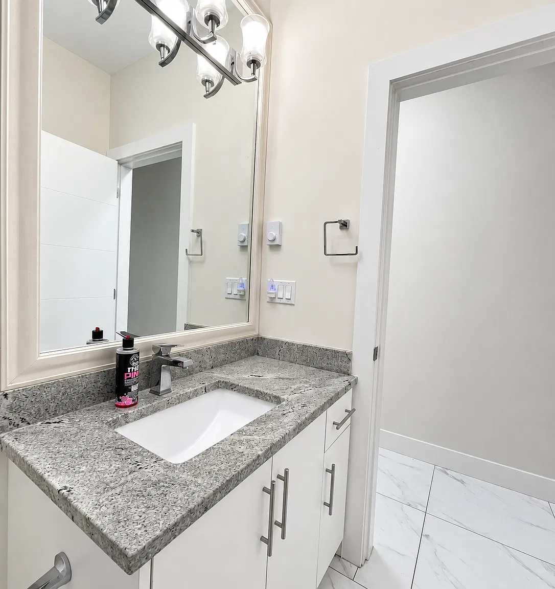 2 bed, 1000 sqft, $1,650 — Photo 3