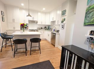 2437 W Ainslie St APT 2F, Chicago, IL 60625