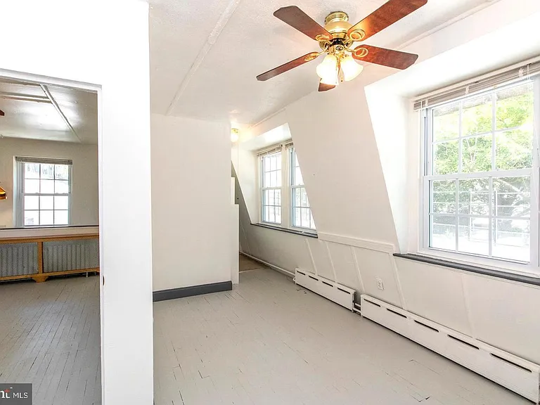 18 E Gorgas Ln #C — Photo 6