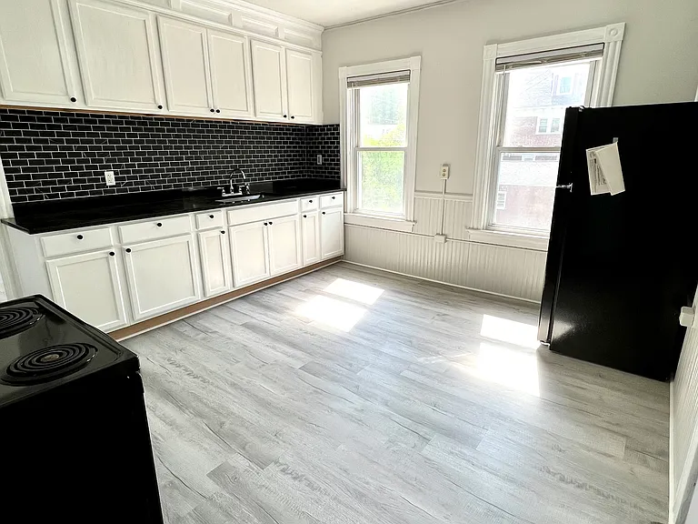 136 Church St #B — Photo 2
