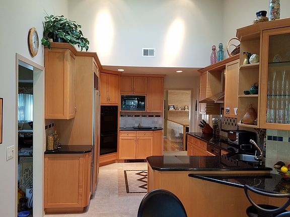 5th image of 57 Hofstra Dr
