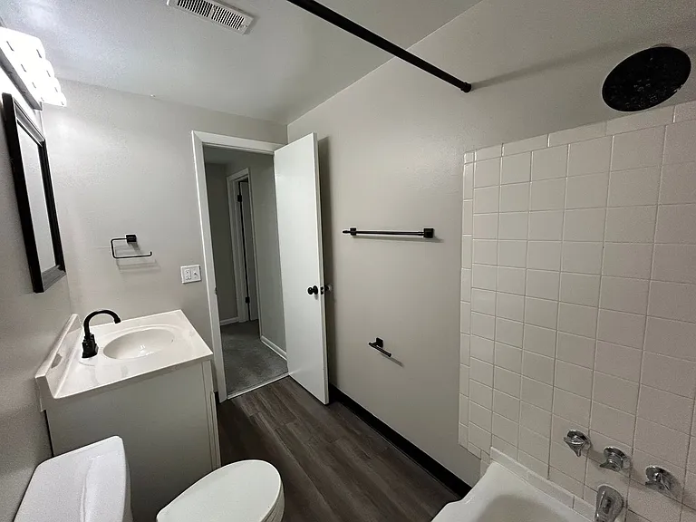 Coventry Court Townhomes — Photo 80