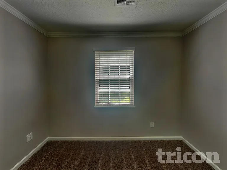 711 Archers Ln — Photo 3