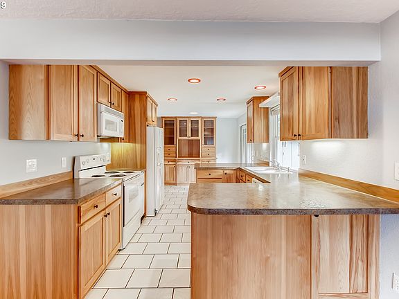 4th image of 10007 SE 10th St