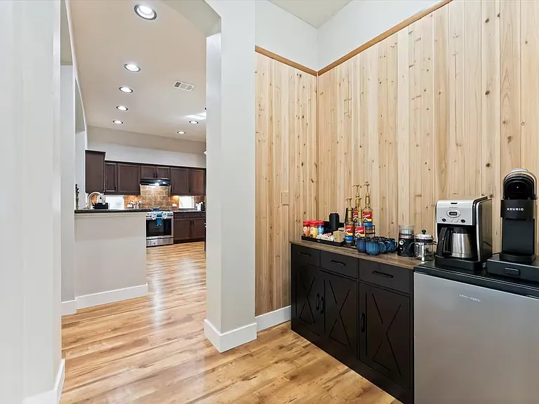 976 Northampton Dr — Photo 14
