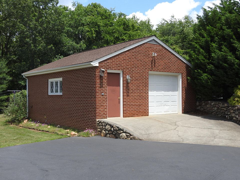 2nd image of 2860 Mount Pleasant Blvd
