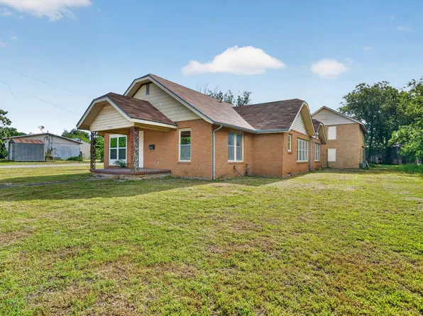 320 N 2nd St, Jacksboro, TX 76458