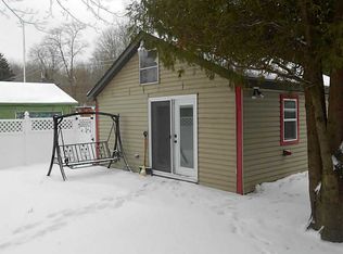 1 Cowells Beach Rd, Erie, PA 16511