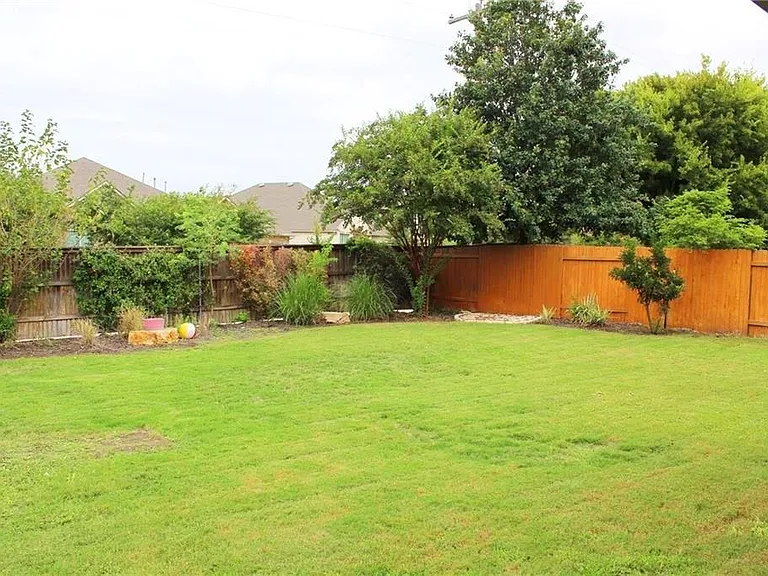 19500 Sangremon Way — Photo 38