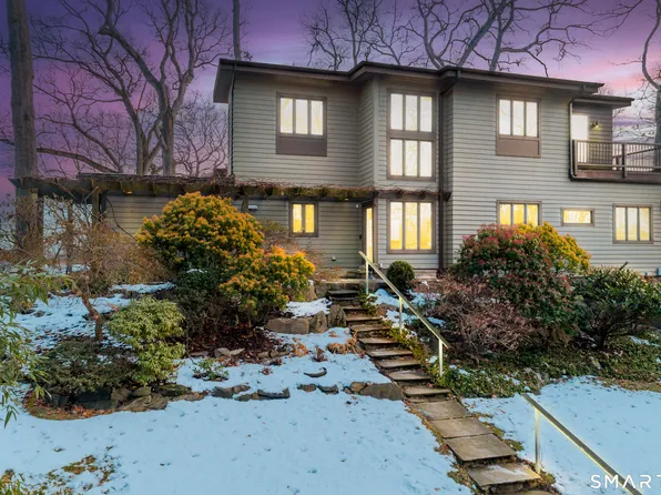 31 Splitrock Road, Norwalk, CT 06854