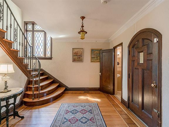 3rd image of 7356 Kingsbury Blvd