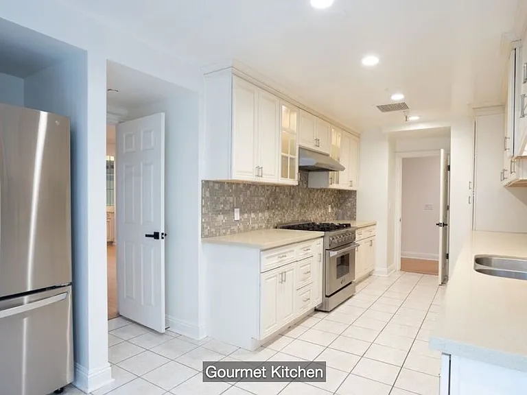 324 N Palm Dr #206 — Photo 33