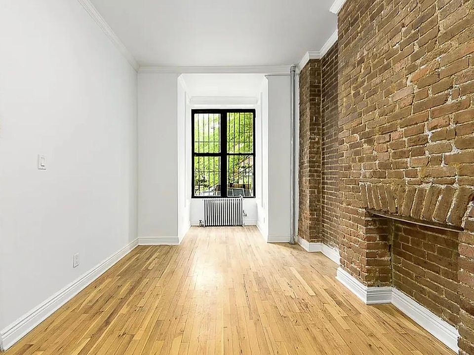 1st image of 262 Saint James Pl APT 1A