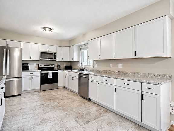 3rd image of 1502 5th Ave NE