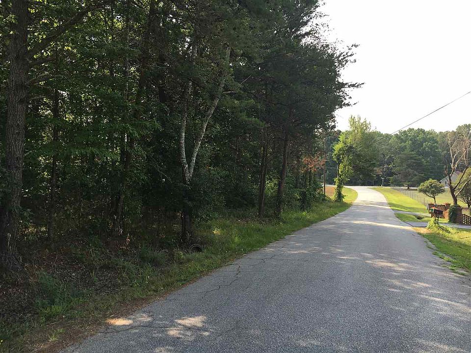 1st image of 405 Emerald Dr