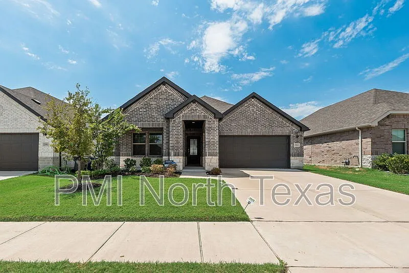 4 bed, 3.0 bath, 2077 sqft, $2,400 — Photo 3