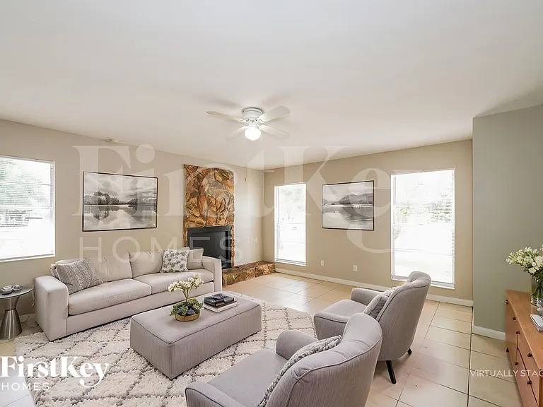2224 E Hanna Ave — Photo 3