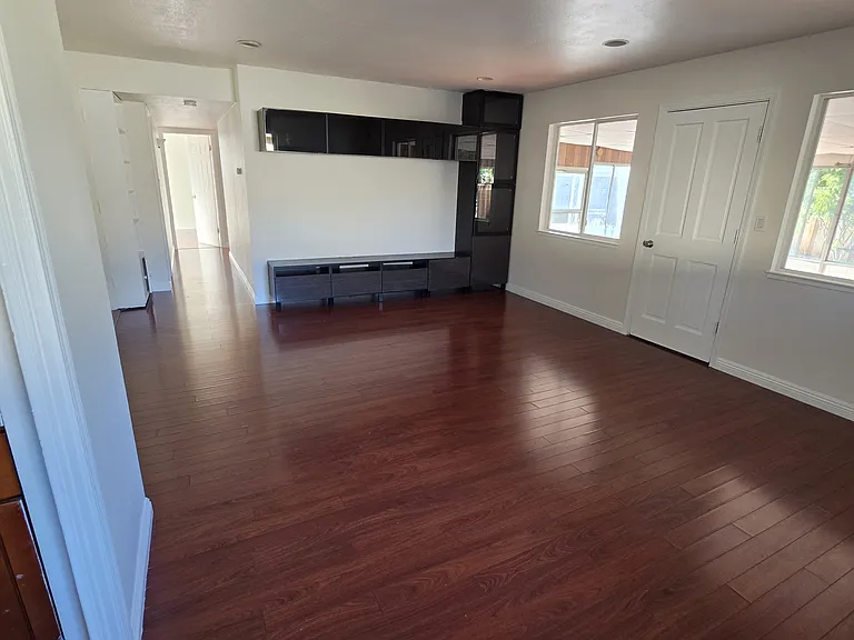 381 Marylinn Dr — Photo 29