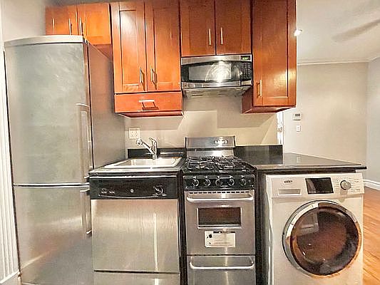 4th image of 448 E 13th St #4F