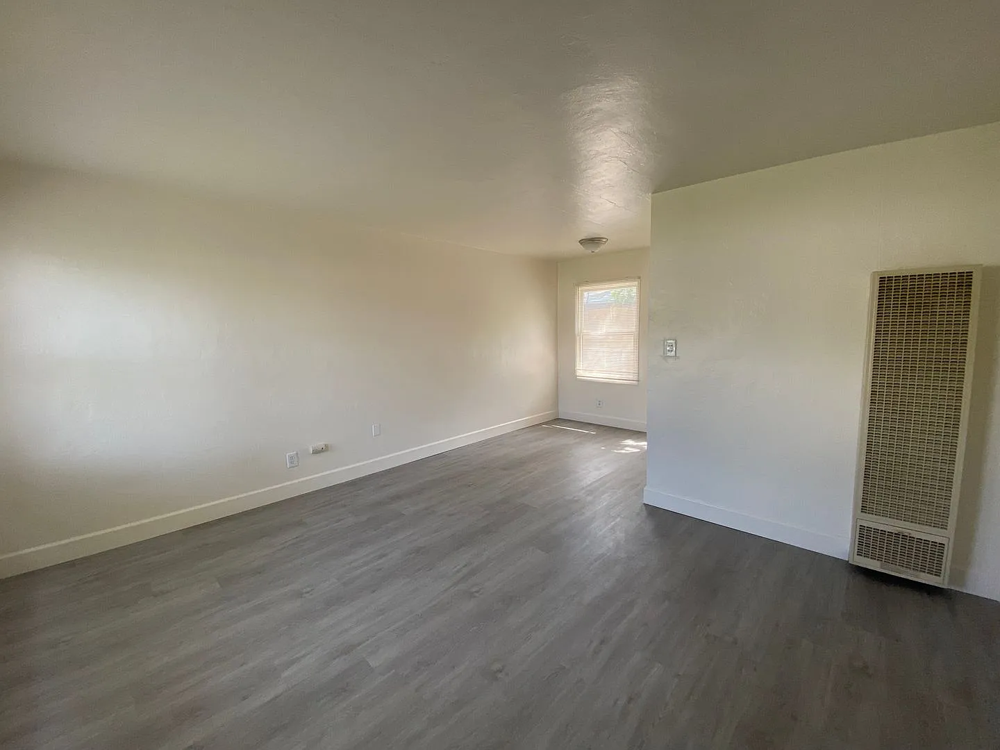 3003 Peerless Avenue — Photo 3