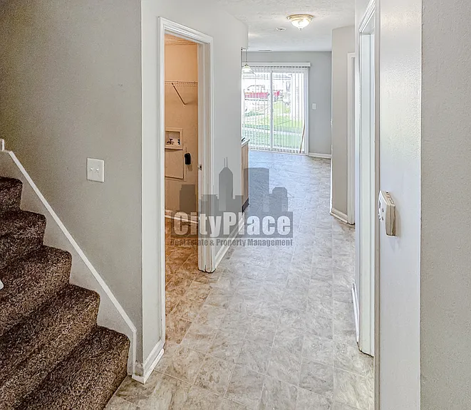 2946 Carson Dr — Photo 6