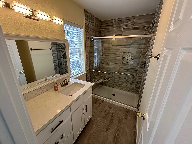 1467 NE Sandstone Ave — Photo 4