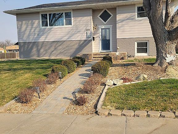 2nd image of 1009 Court Ter