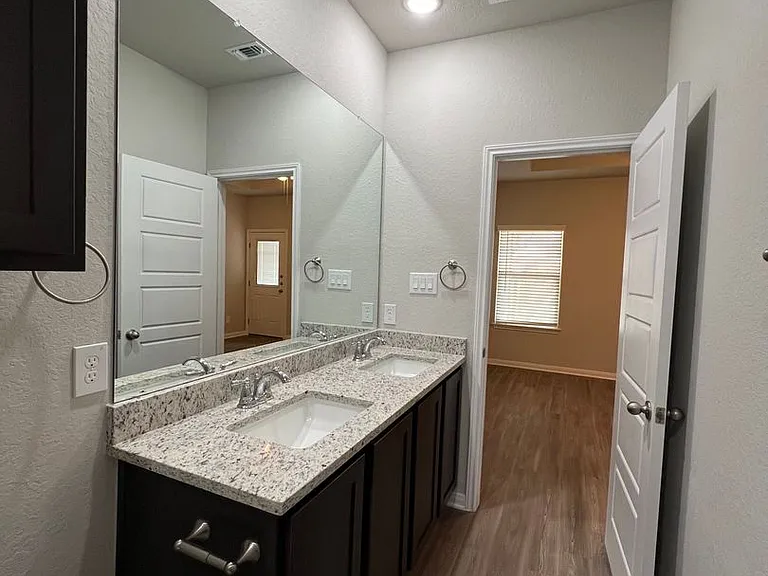 351 Emma Dr — Photo 19