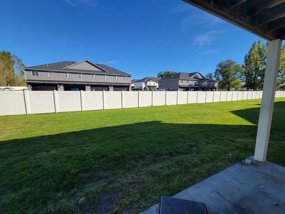 3 bed, 1200 sqft, $1,050 — Photo 2