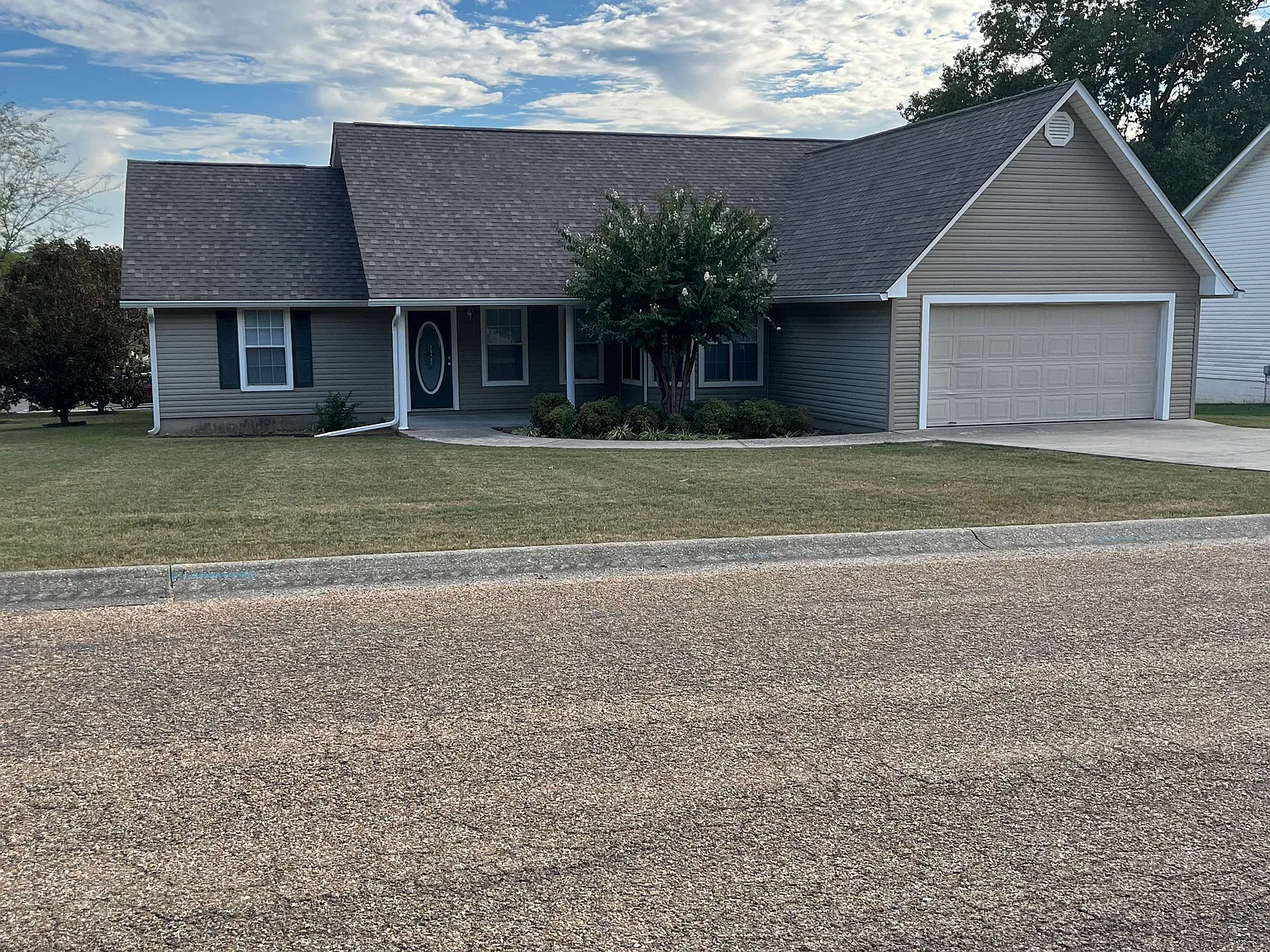 3 bed, 1748 sqft, $2,000 — Photo 1