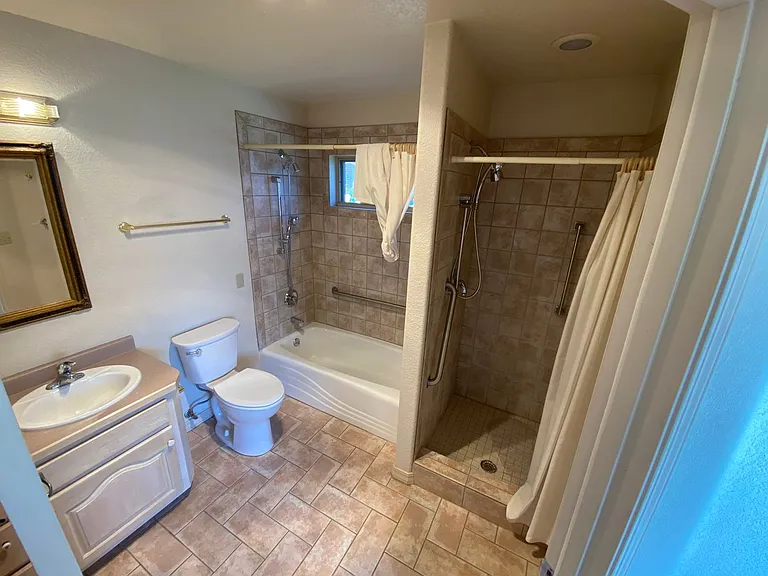 30 Sunshine Ct #B — Photo 8