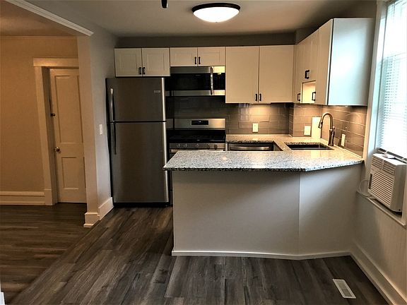 3rd image of 1025 Dean St Unit 1