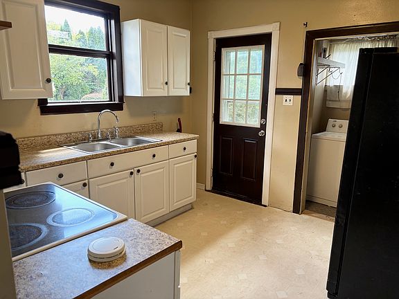3rd image of 122 Millard St #120