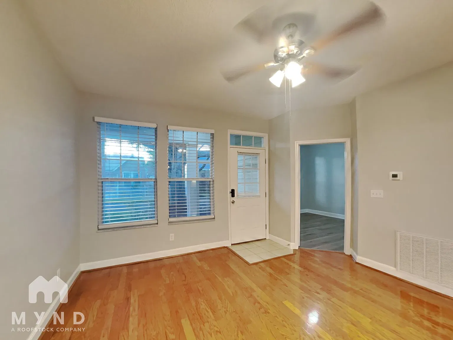 3 bed, 2.0 bath, 1232 sqft, $1,905 — Photo 3