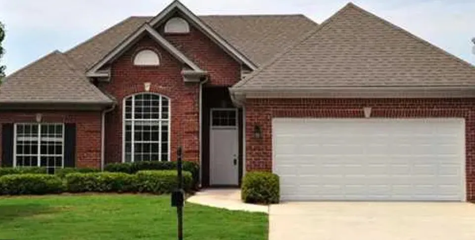Forest Lakes Ln