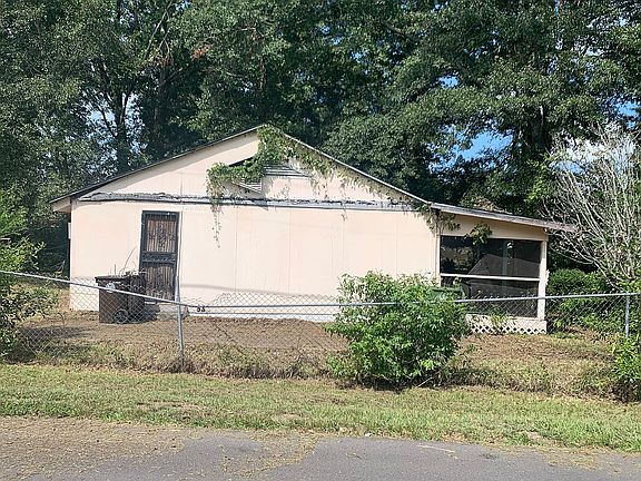 3rd image of 713 Shelton Ave