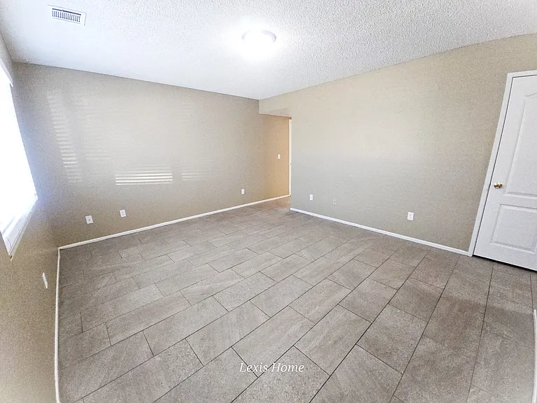 12929 Navajo Rd #4 — Photo 3