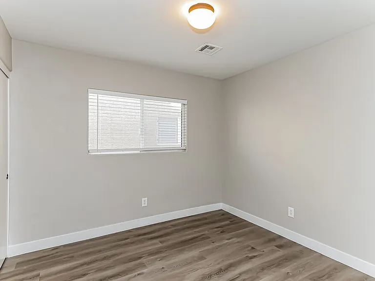 570 Swiss Cottage Ave — Photo 14