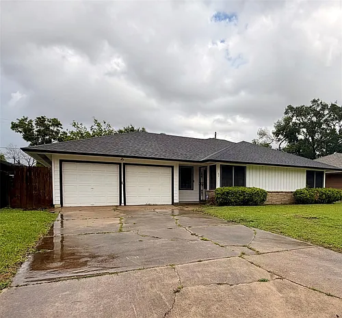 6211 Schevers St Photo 1